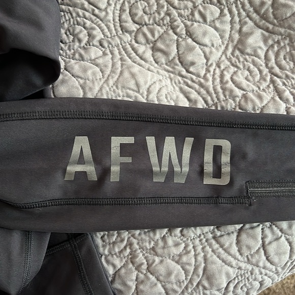 Alpha Forward Leggings - Picture 7 of 7